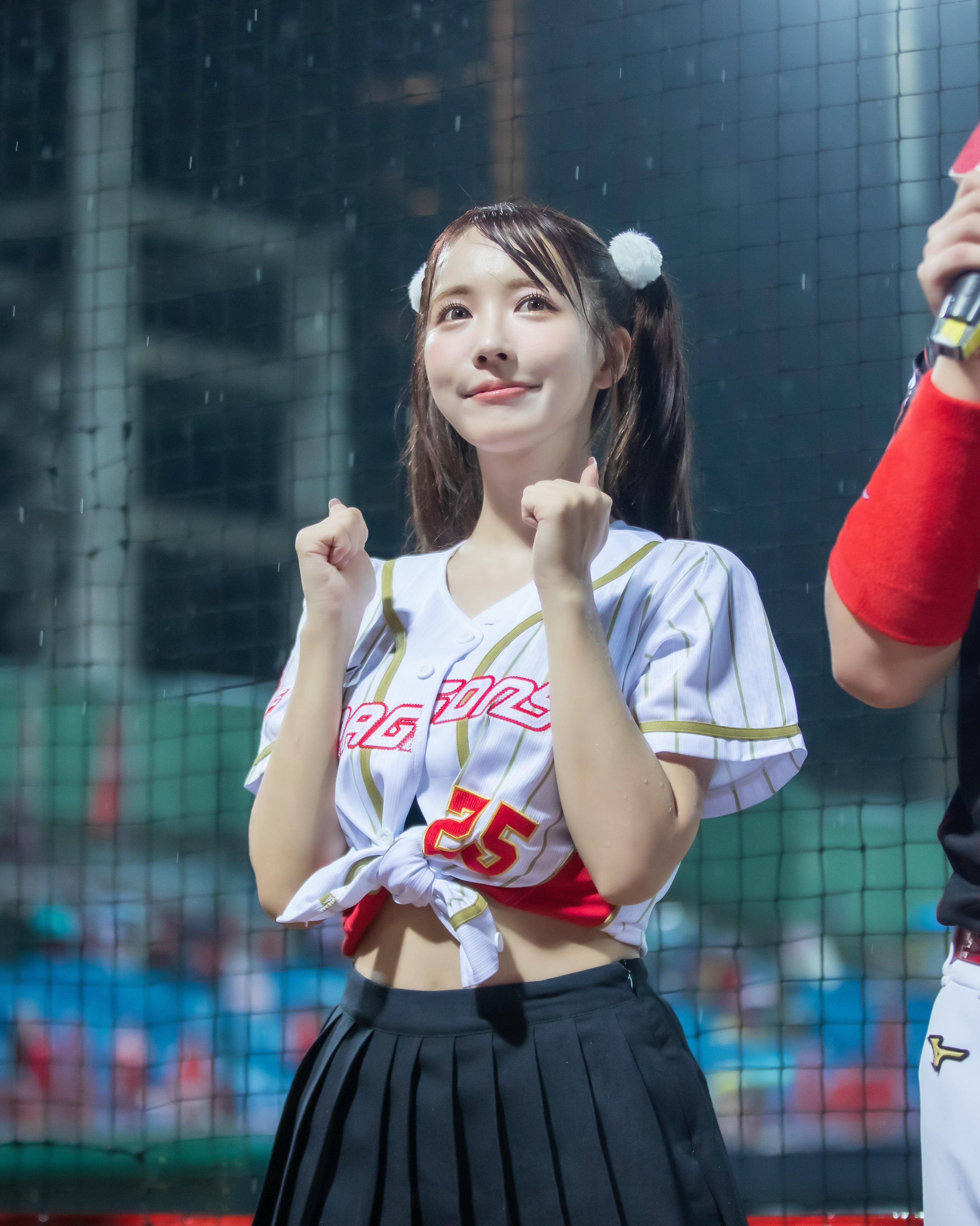 三上悠亜、台湾プロ野球始球式・チア出演への批判の声に言及「色々議論が起きてますが」 - モデルプレス