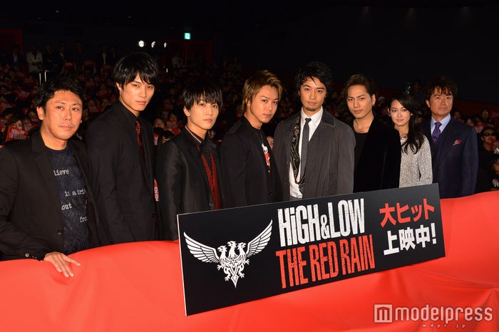 (左から)山口雄大監督、鈴木伸之、岩田剛典、TAKAHIRO、斎藤工、登坂広臣、吉本実憂、石黒賢(C)モデルプレス