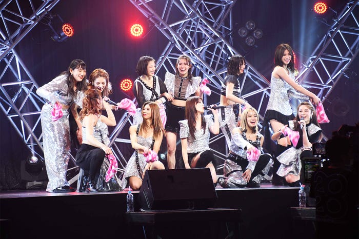 E-girls(提供写真)