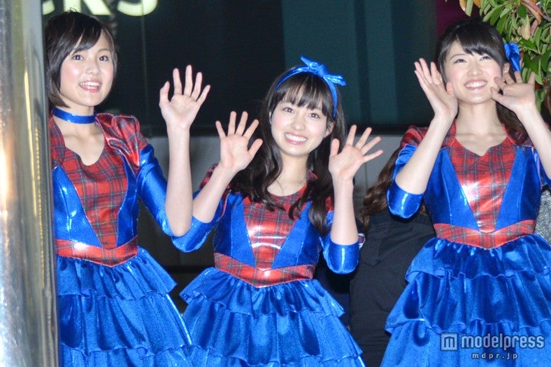 【左から】四宮なぎさ、橋本環奈、秋山美穂