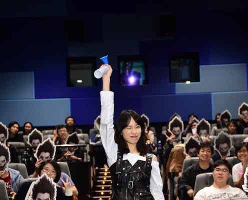 戸田恵梨香、美脚&セクシードレスで魅了 熱烈ラブコールで香港降臨