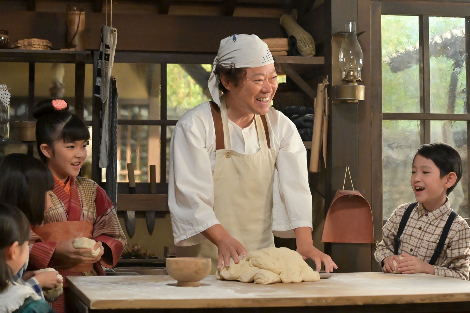 永瀬ゆずな、阿部サダヲ、木村優来「あんぱん」第8話（C）NHK