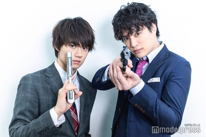 佐野勇斗&鈴木伸之(C)モデルプレス