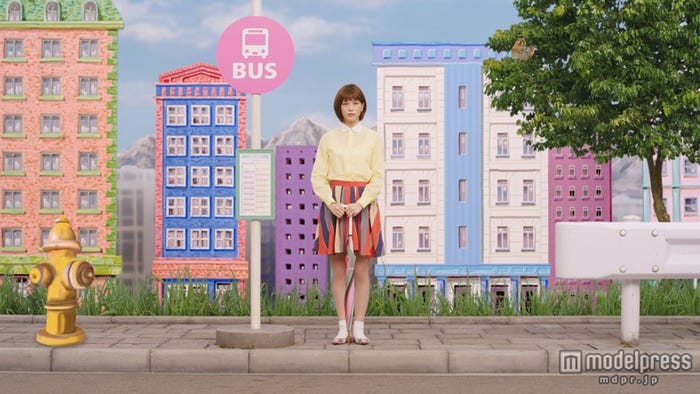 本田翼/新TVCM「とらばーゆ 次の私に(バス停)」篇