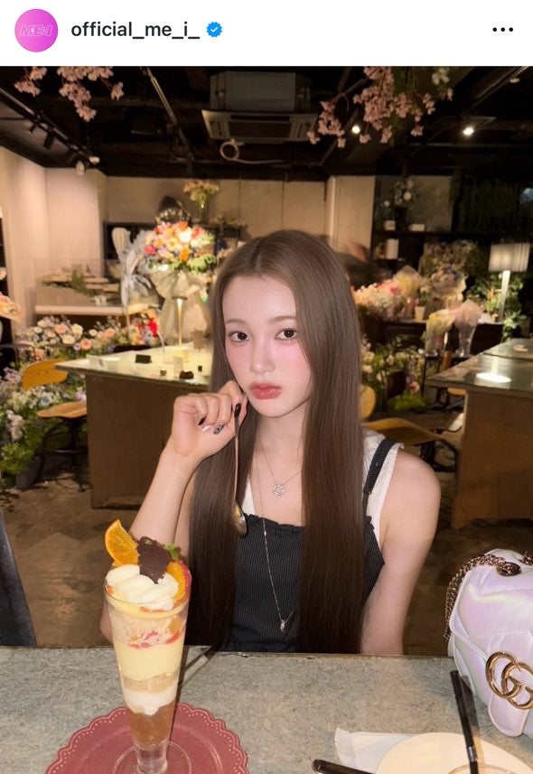 ME:I Instagramより