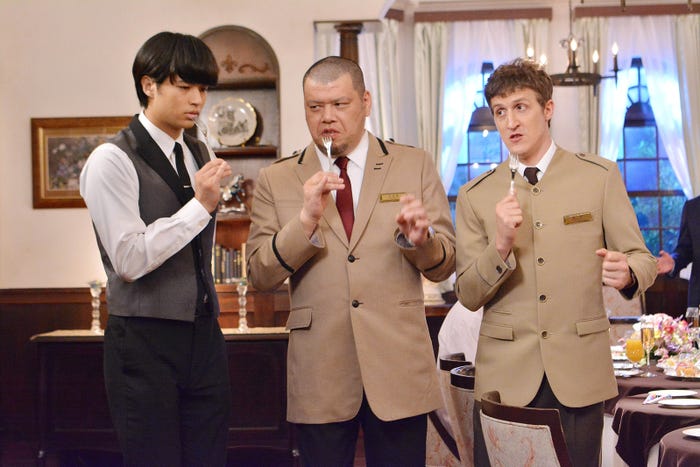 佐伯大地、くっきー、チャド・マレーン/「崖っぷちホテル!」最終話より(C)日本テレビ