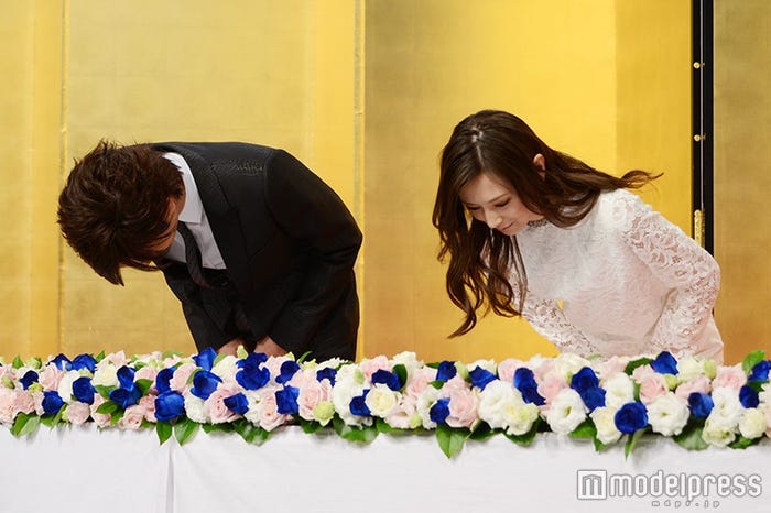 結婚会見に出席したDAIGOと北川景子(C)モデルプレス