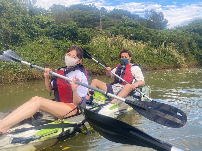 小嶋陽菜、狩野英孝 (C)フジテレビ