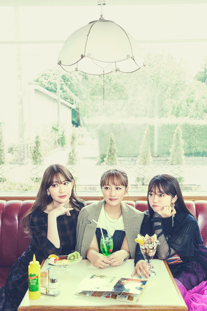 ノースリーブス/小嶋陽菜、高橋みなみ、峯岸みなみ(提供写真)