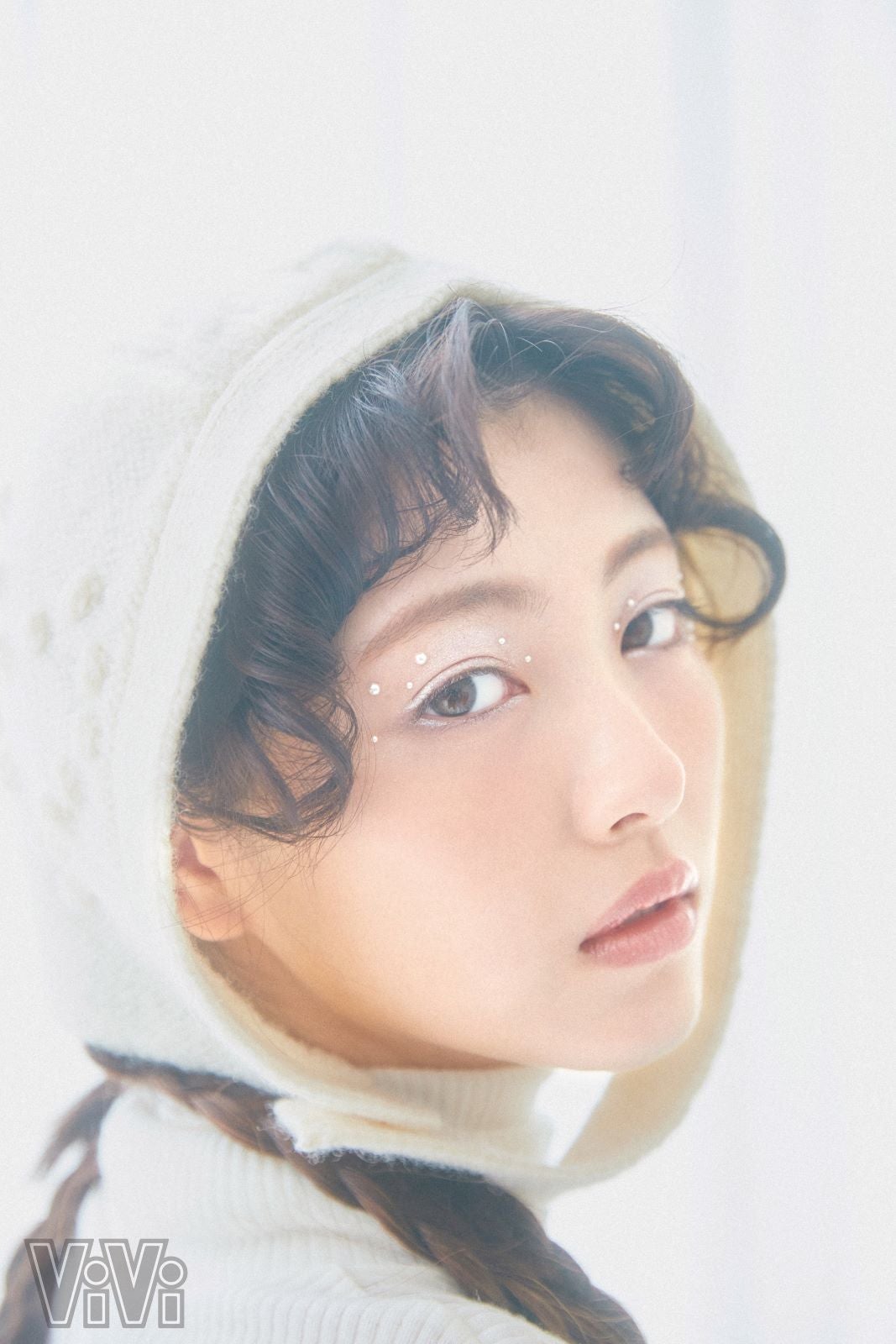 浜辺美波、“－2℃メイク”で思わず抱きしめたくなる姿に