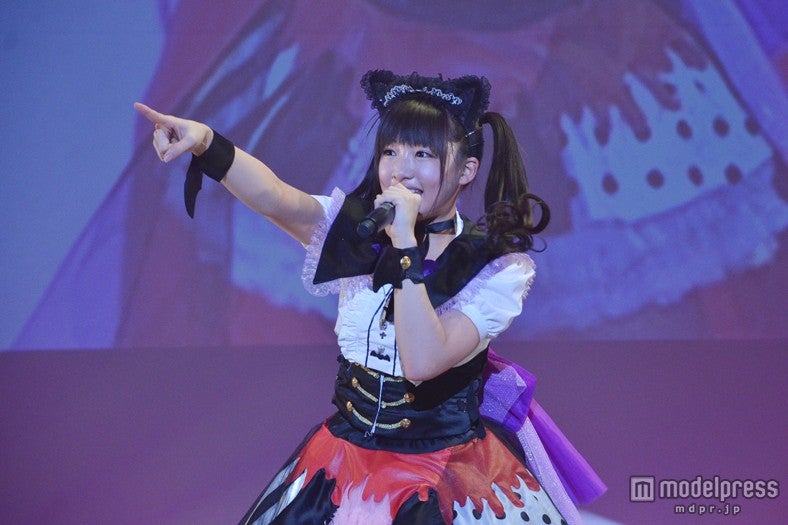 キュートなパフォーマンスを全力で披露した椎名ぴかりん【モデルプレス】