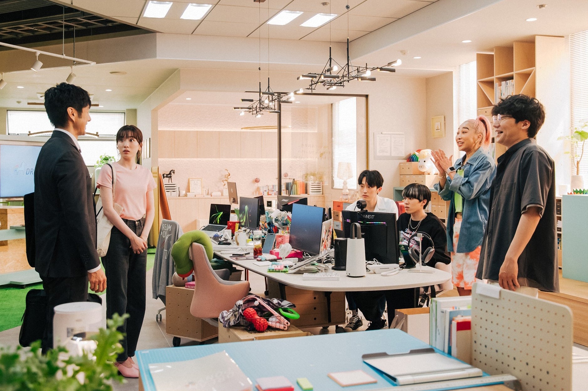 西島秀俊、永野芽郁、杉野遥亮、坂東龍汰、青山テルマ、前原滉／「ユニコーンに乗って」第2話より（C）TBS