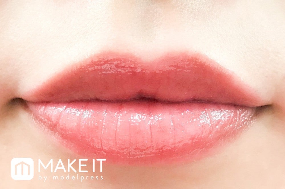 プランプピンク／メルティー リップセラム／109 サニーレッド 使用 (C)メイクイット