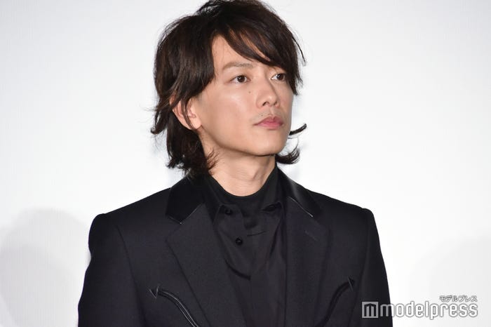 佐藤健 ロン毛 メッシュ オールバック ヘアチェンジで変幻自在 髪型変遷まとめ モデルプレス 佐藤健 ロン毛 メッシュ オールバック ヘアチェンジで変幻自在 髪型変遷まとめ モデルプレス