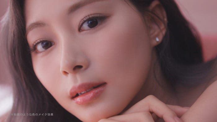 ツウィ/「ネンマクフェイク ルージュ」篇より(提供写真)