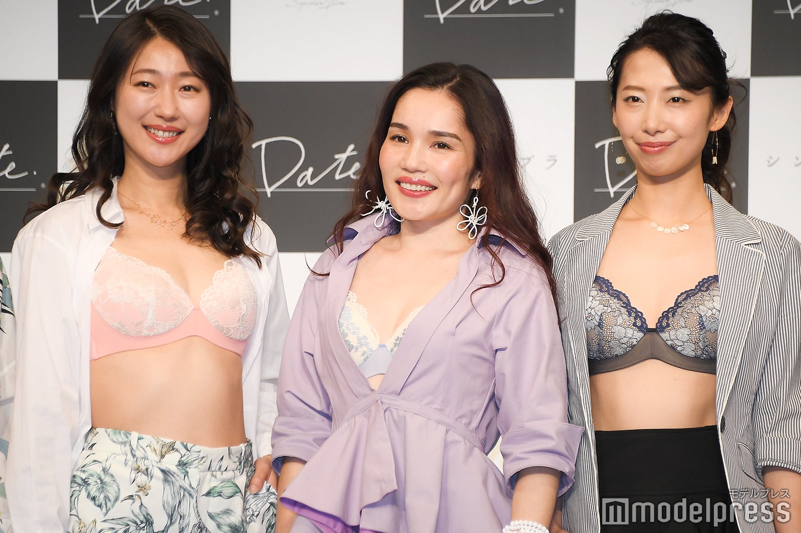 平野ノラ（中央）（C）モデルプレス