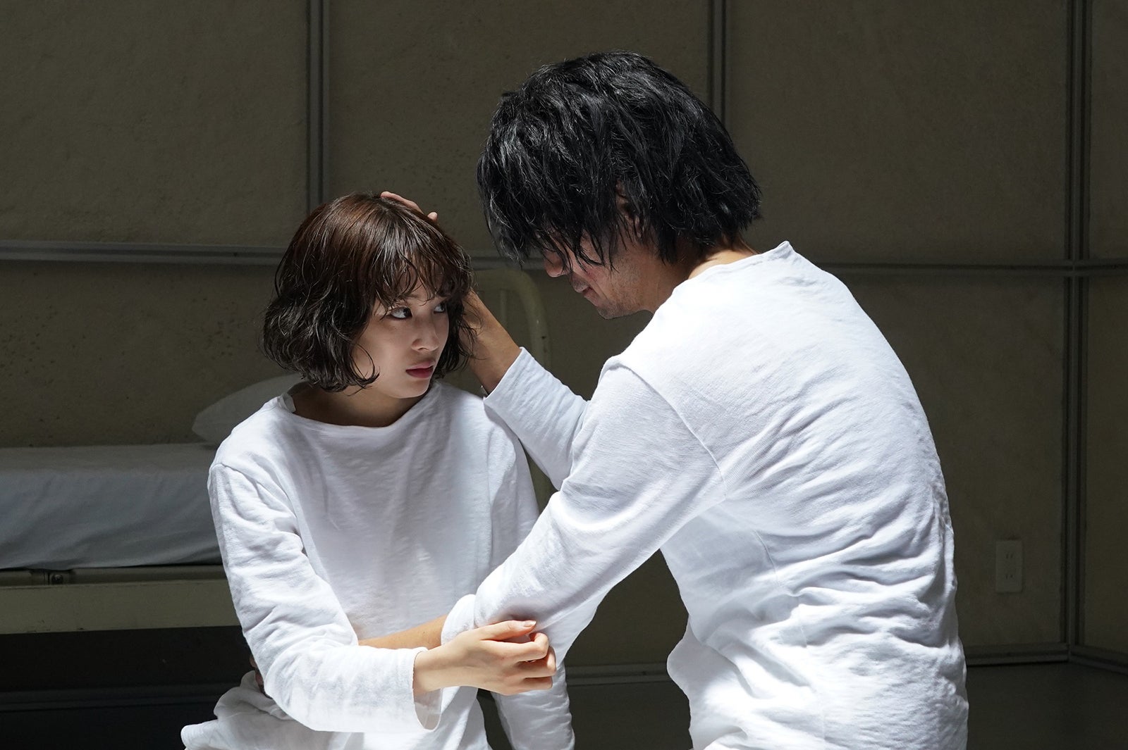 広瀬すず、仲村トオル／「ネメシス」最終話より（C）日本テレビ