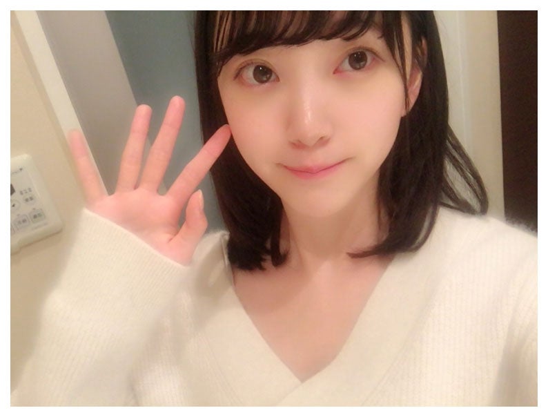 ニューヘアを披露した堀未央奈／堀未央奈オフィシャルブログより