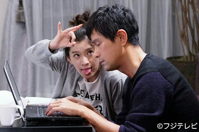 篠原涼子 江口洋介 腕グイからのキス に キュン死した 大人なキス と女子興奮 モデルプレス