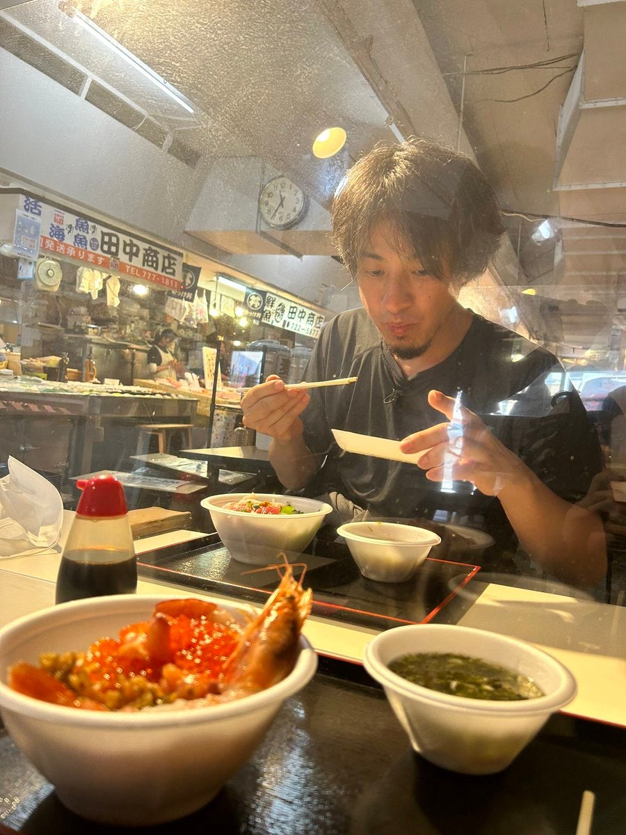 あの＆ひろゆきが青森へ “他撮りショット”にツッコミ相次ぐ「そっくりさんかと思った」「意外な組み合わせ」