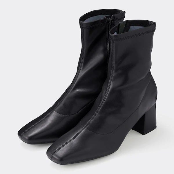 GU　花柄ワンピ　モノトーン　上品モテコーデ　EccO　イラスト　ウルトラストレッチヒールブーツ