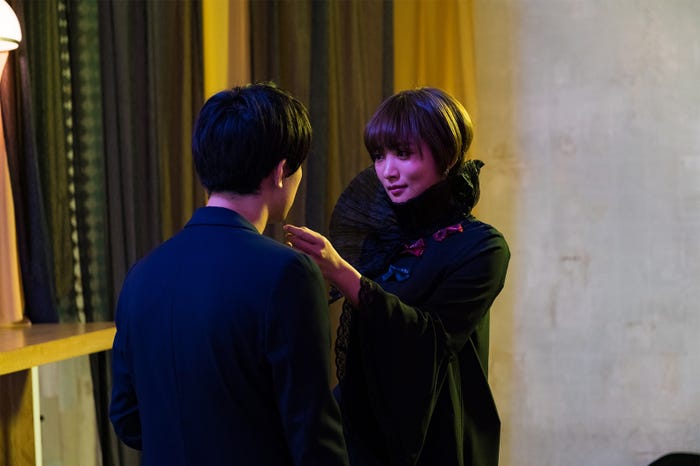 吉沢亮、夏菜/「GIVER 復讐の贈与者」第7話より(C)テレビ東京