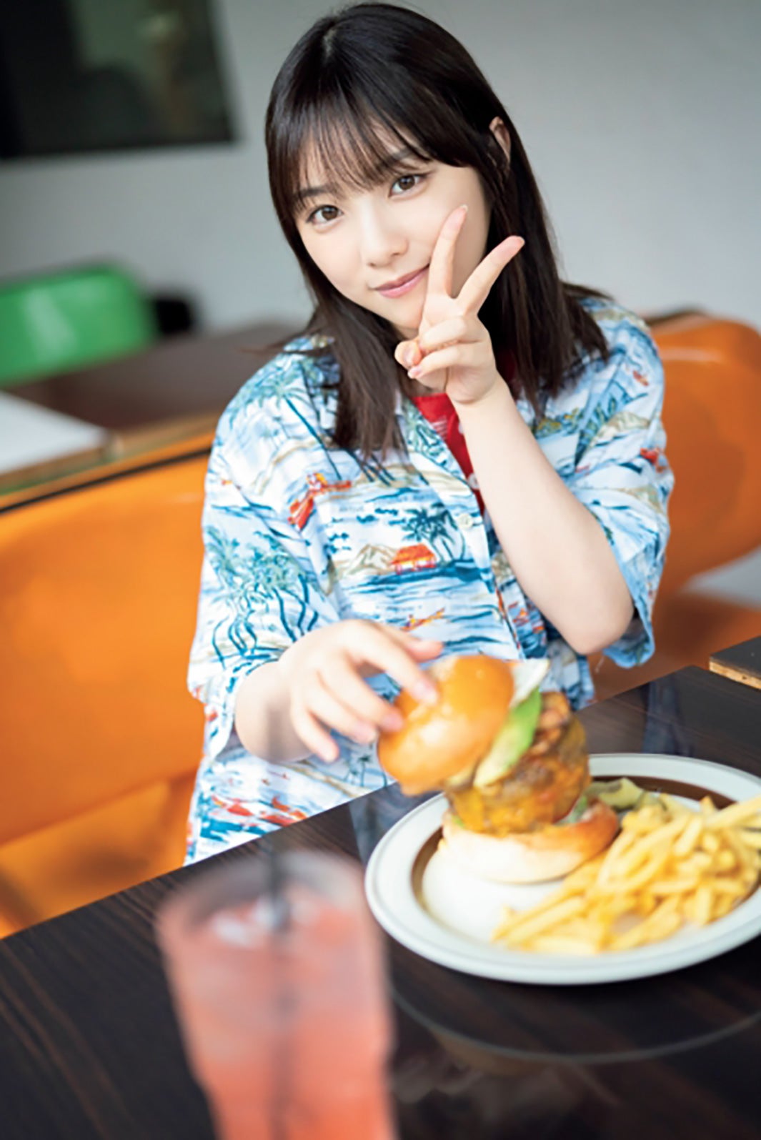 表紙：与田祐希（C）佐藤佑一、光文社