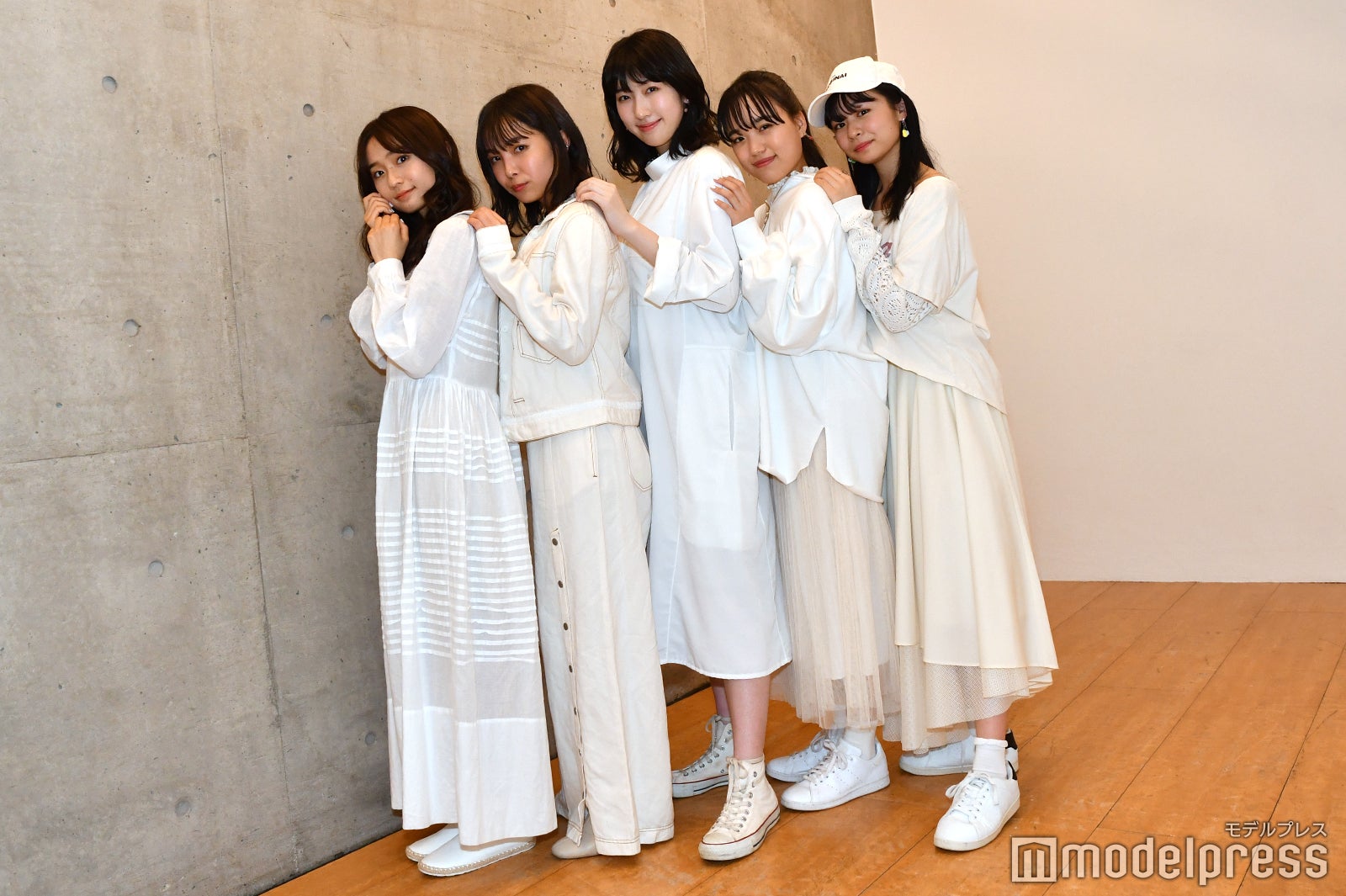 橋本乃依、寺本莉緒、日比美思、伊藤千由李、莉子（C）モデルプレス