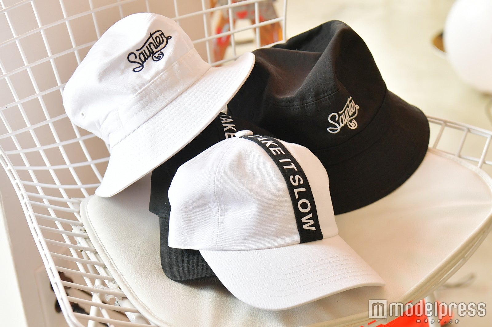 まずは小物からストリートに挑戦してみるのもよさそう （C）モデルプレス