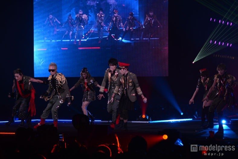 AAAのライブステージ