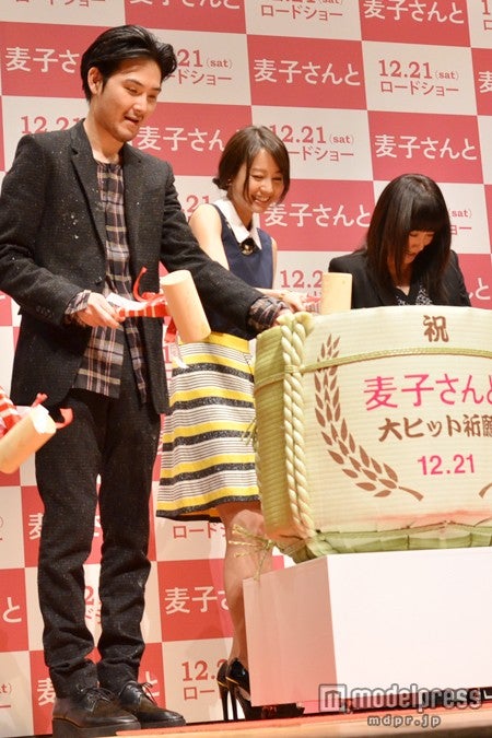 【左から】松田龍平、堀北真希、余貴美子／©「麦子さんと」制作委員会