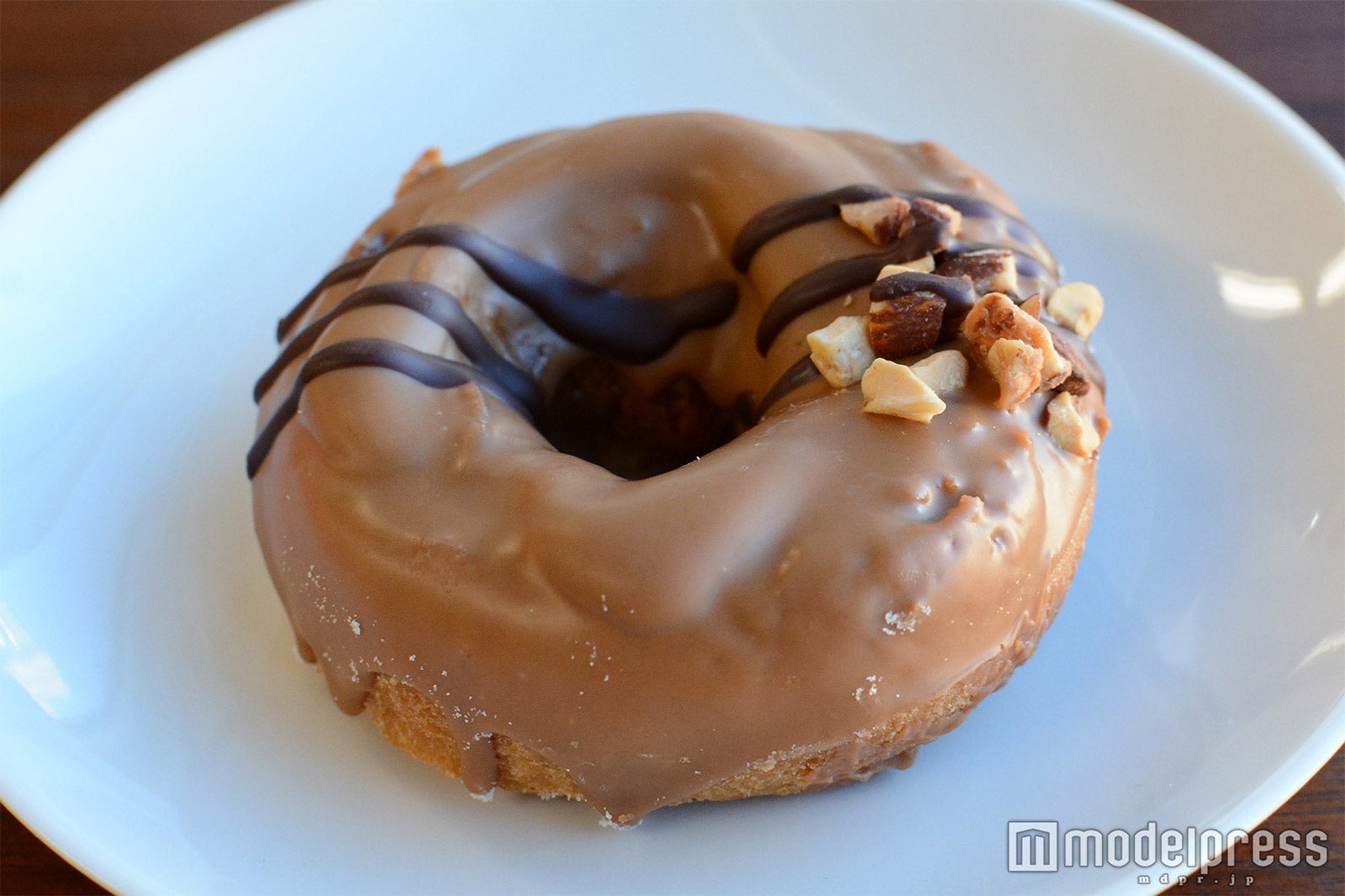 「濃厚キャラメルドーナツ」138円（税込）（C）モデルプレス（商品提供：セブン-イレブン）