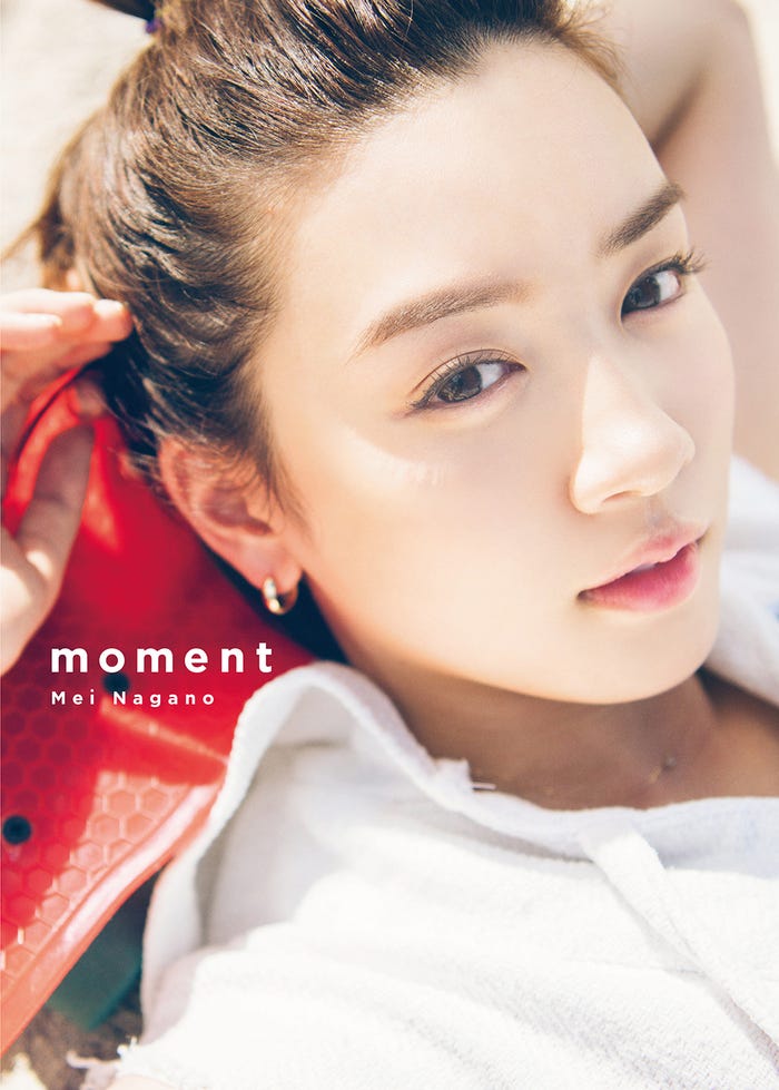 永野芽郁1st写真集「moment」通常版表紙(C)SDP