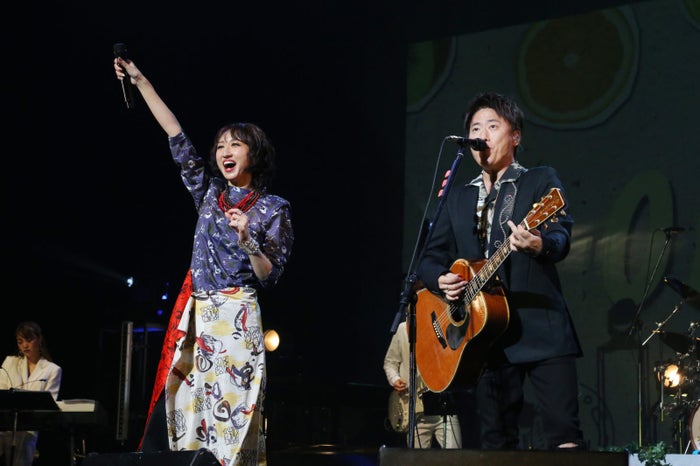 Ms Ooja 全国ホールワンマンツアー東京公演に スぺシャルゲストとして小渕健太郎 コブクロ が登場 モデルプレス Ms Ooja 全国ホールワンマンツアー東京公演に スぺシャルゲストとして小渕健太郎 コブクロ が登場 モデルプレス