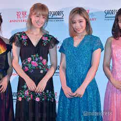 （左から）Dream Shizuka、Dream Ami、鷲尾伶菜、山口乃々華 （C）モデルプレス