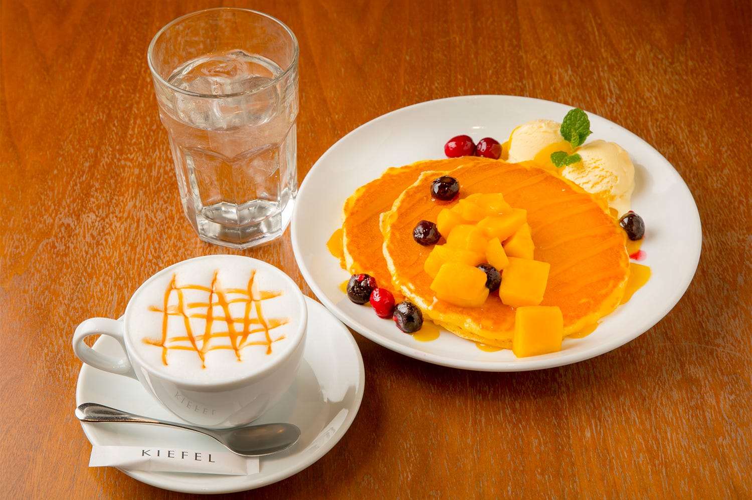 「新海誠展」大阪でコラボカフェ 「君の名は。」等6作品をメニュー化