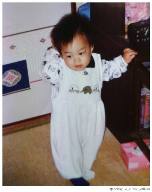 鈴木伸之、幼少期の写真公開に「可愛すぎてヤバい」「天使発見」の声続々