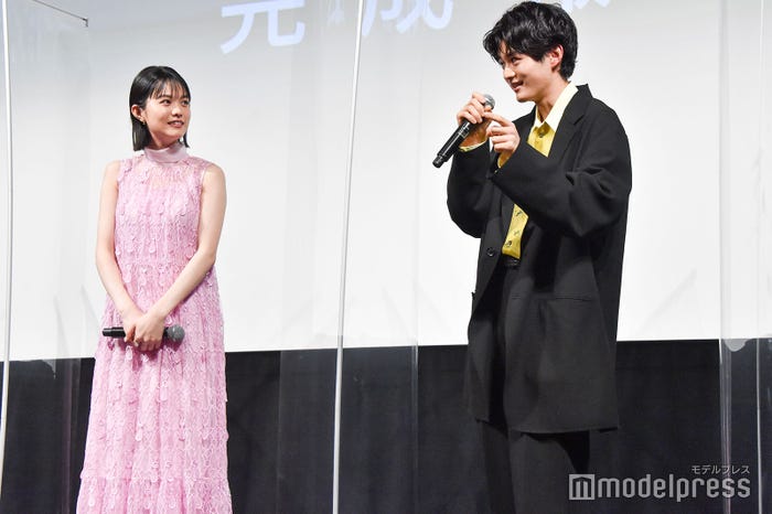 志田彩良、鈴鹿央士 (C)モデルプレス