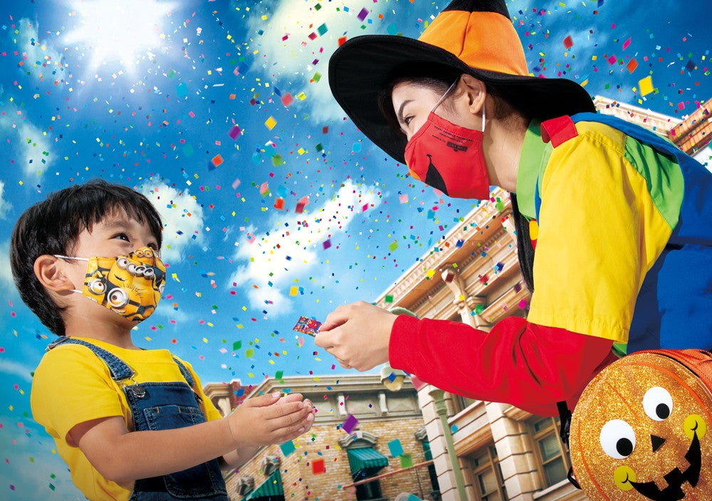 パーク中で“トリック・オア・トリート！／画像提供：ユニバーサル・スタジオ・ジャパン
