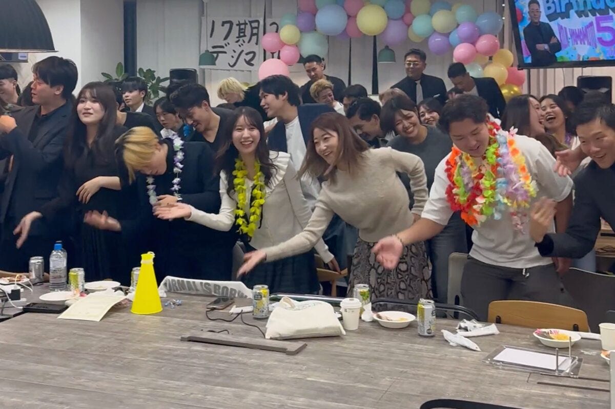 ゾス飲みダンスの様子