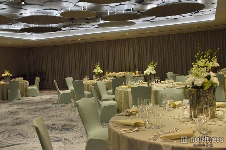 シルバーを基調とした宴会場「S」（エス）