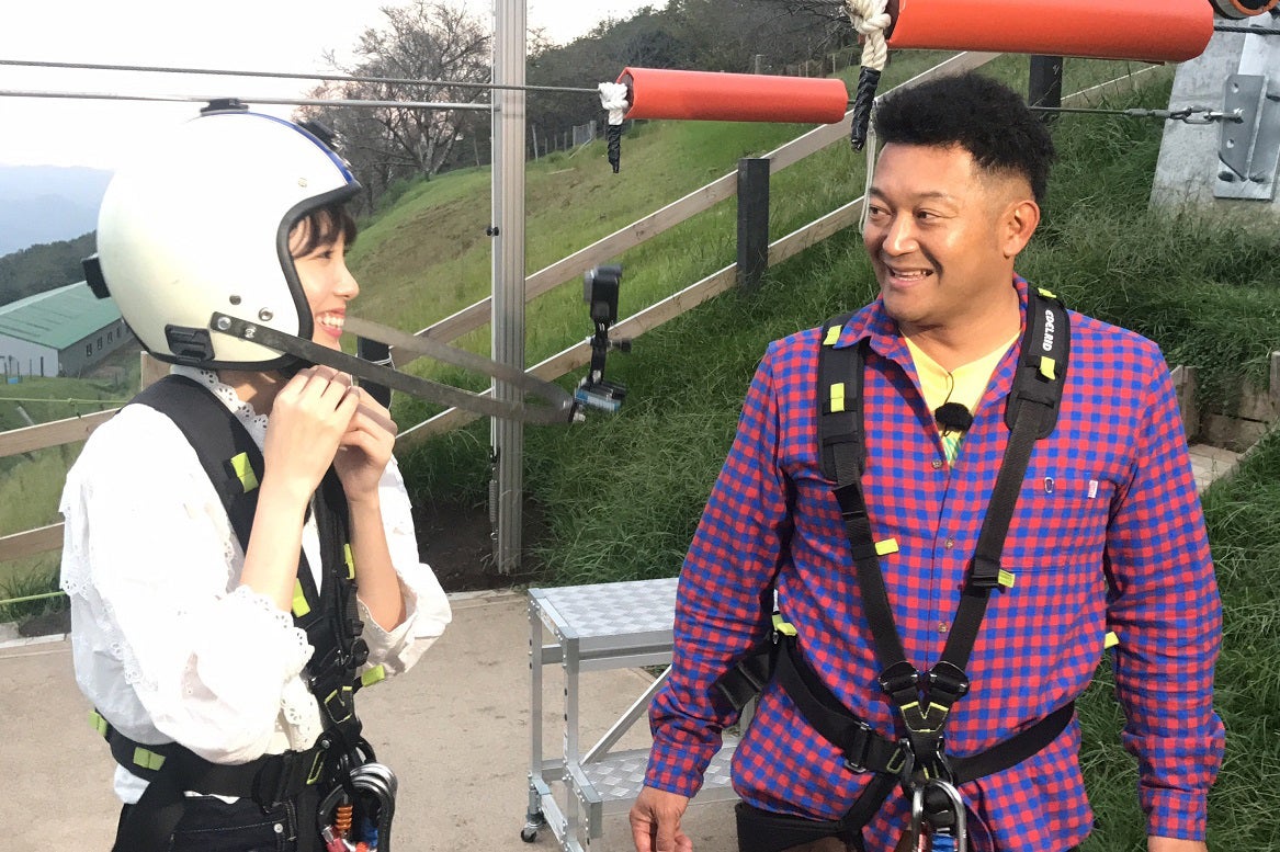 飯豊まりえ、山口智充（C）関西テレビ