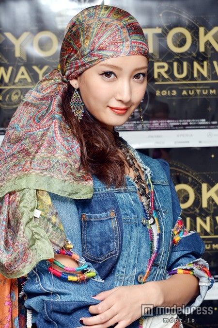 「東京ランウェイ2013 AUTUMN／WINTER」に登場した菜々緒