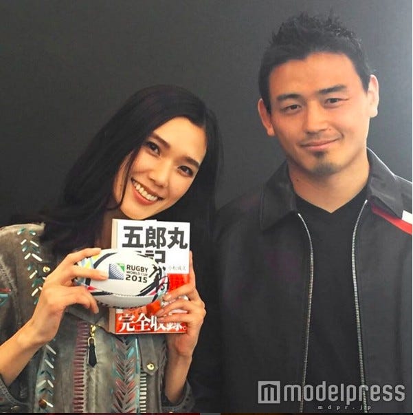 TAOと五郎丸歩選手の2ショット(画像提供:所属事務所)