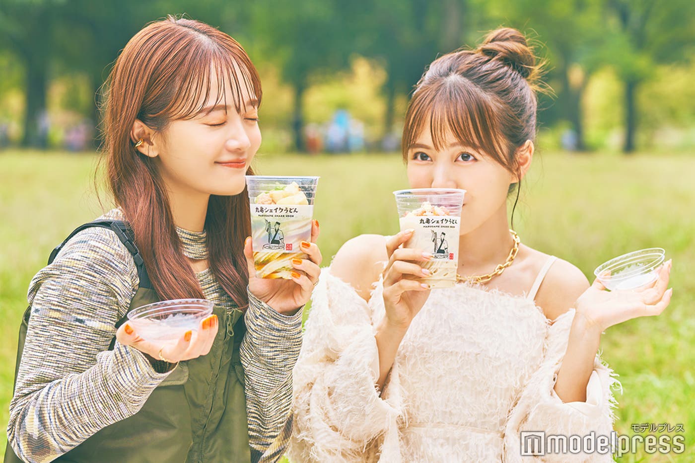 (左から)田久保夏鈴、新田さちか(C)モデルプレス