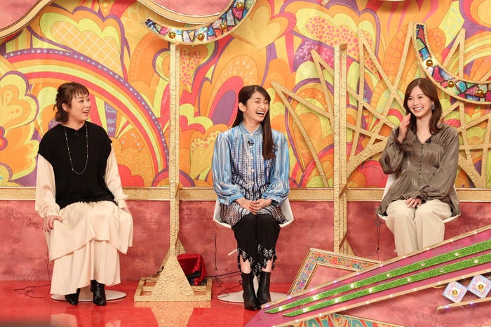 佐藤仁美、岡本玲、白石麻衣 (C)フジテレビ