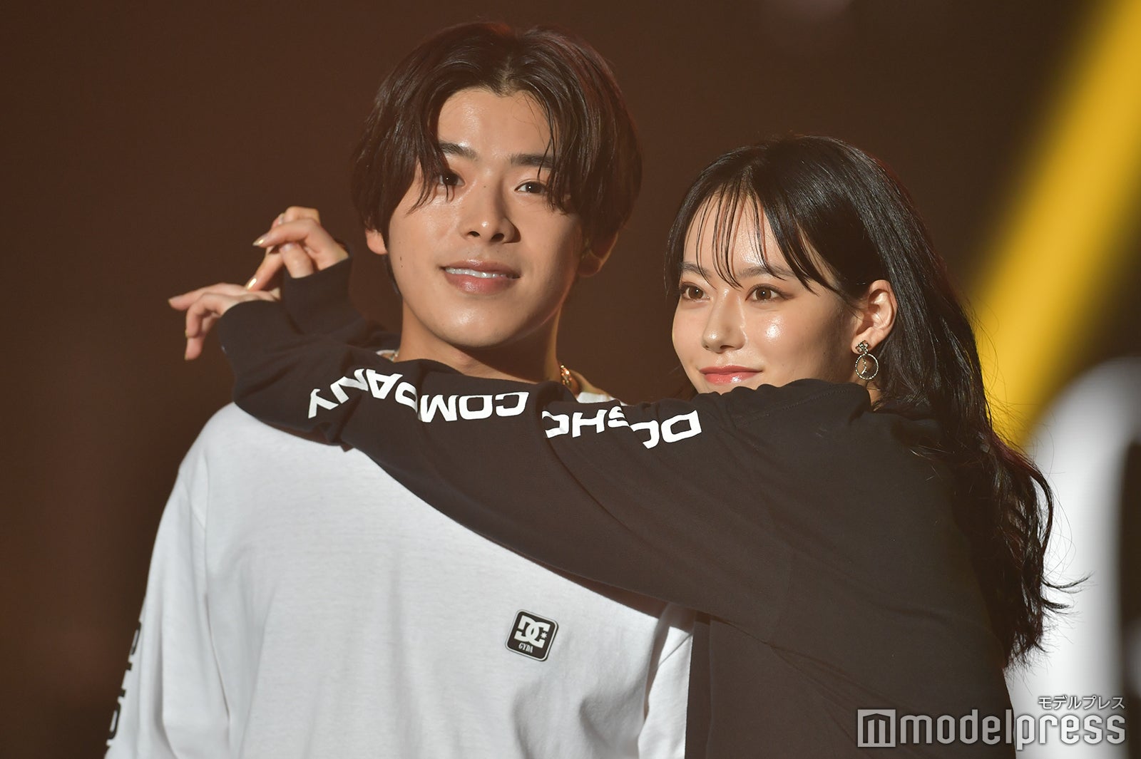 なごみ、こーくんに抱きつき密着 お揃いロンTでクールランウェイ＜TGC teen 2023 Summer＞