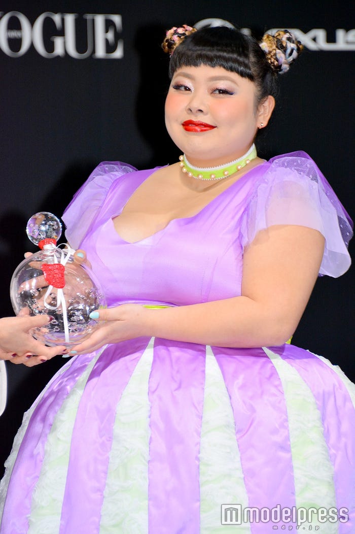 渡辺直美 特注衣装で胸元に セクシーハプニング モデルプレス 渡辺直美 特注衣装で胸元に セクシーハプニング モデルプレス