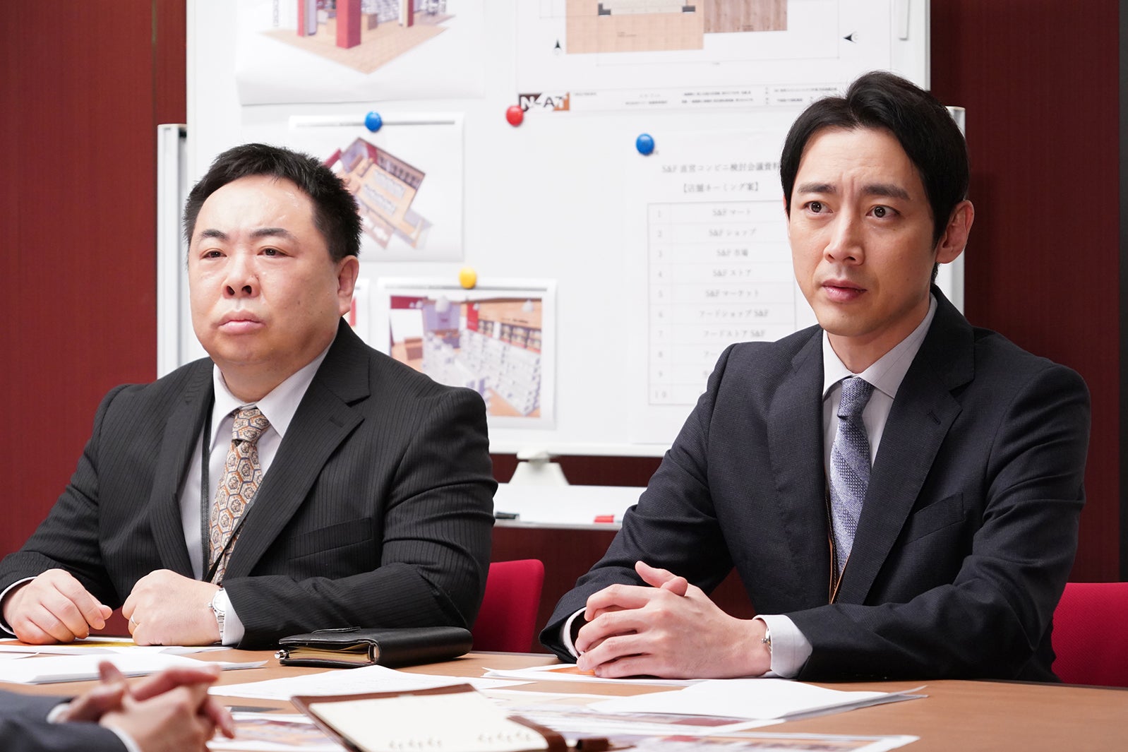 塚地武雅、小泉孝太郎／「ハケンの品格」第7話より（C）日本テレビ