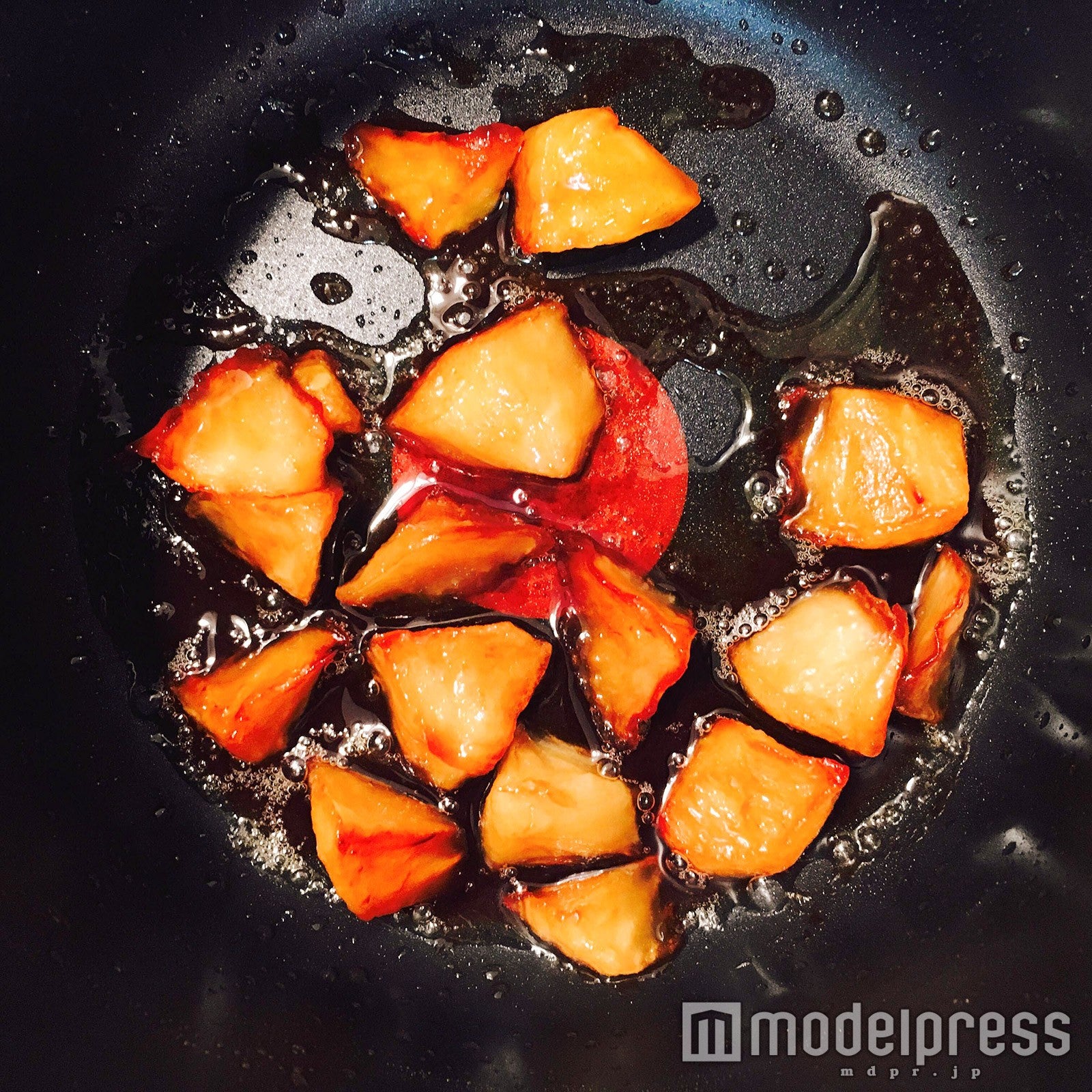 リンゴを炒めて／画像提供：柏原歩